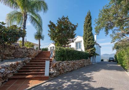 South facing villa with panoramic sea views for sale, La Mairena, Marbellla 121