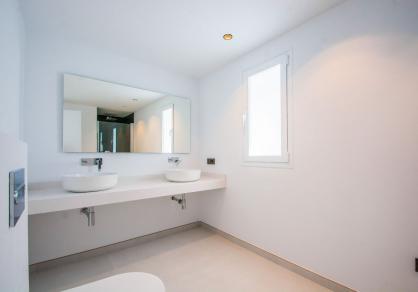 Stunning villa on a big plot, for sale in La Mairena, Marbella  R4286737 58