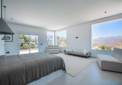Stunning villa on a big plot, for sale in La Mairena, Marbella  R4286737 60