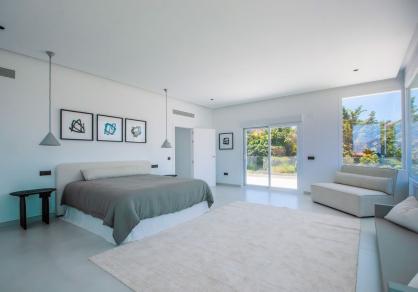 Stunning villa on a big plot, for sale in La Mairena, Marbella  R4286737 61