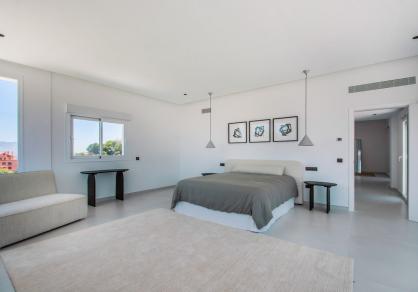 Stunning villa on a big plot, for sale in La Mairena, Marbella  R4286737 62