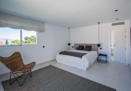 Stunning villa on a big plot, for sale in La Mairena, Marbella  R4286737 66