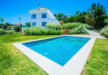 Stunning villa on a big plot, for sale in La Mairena, Marbella  R4286737 69