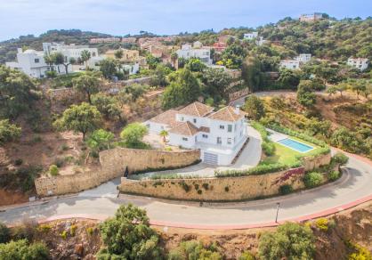 Stunning villa on a big plot, for sale in La Mairena, Marbella  R4286737 75