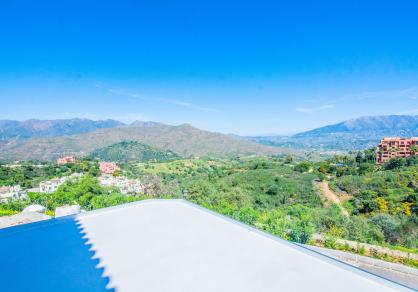 Stunning villa on a big plot, for sale in La Mairena, Marbella  R4286737 76