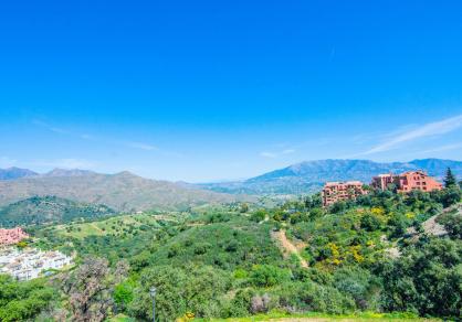 Stunning villa on a big plot, for sale in La Mairena, Marbella  R4286737 78